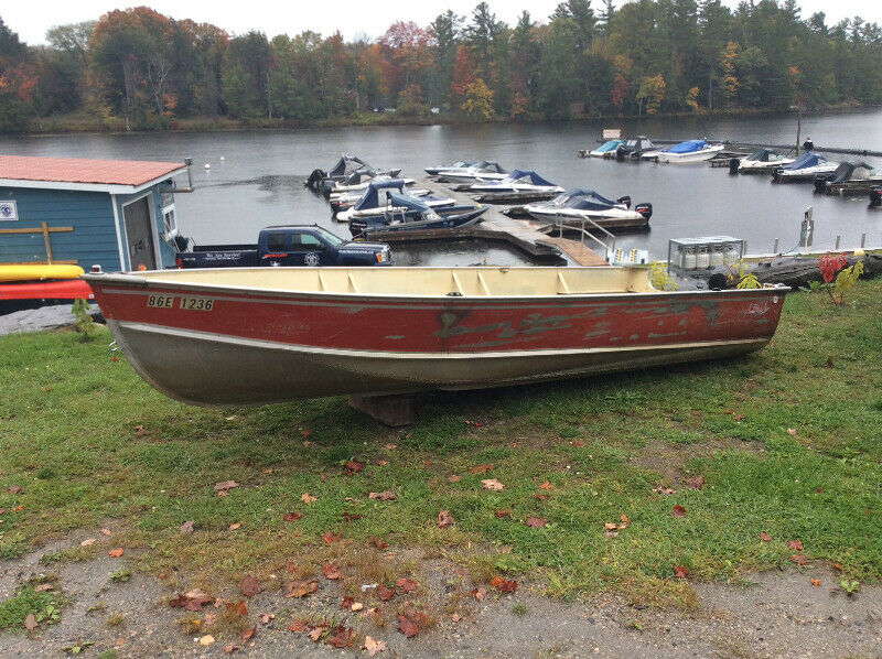 16 ft Lund Boat